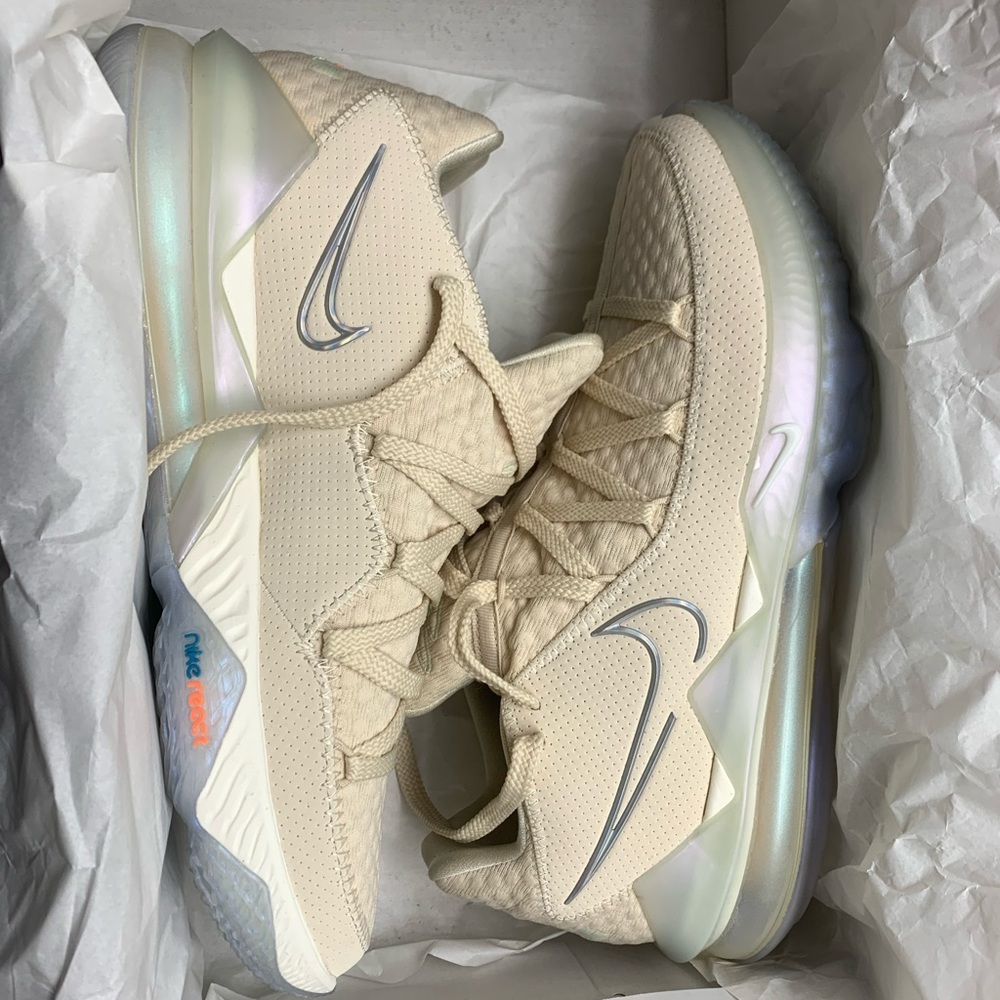 LeBron 17 Low